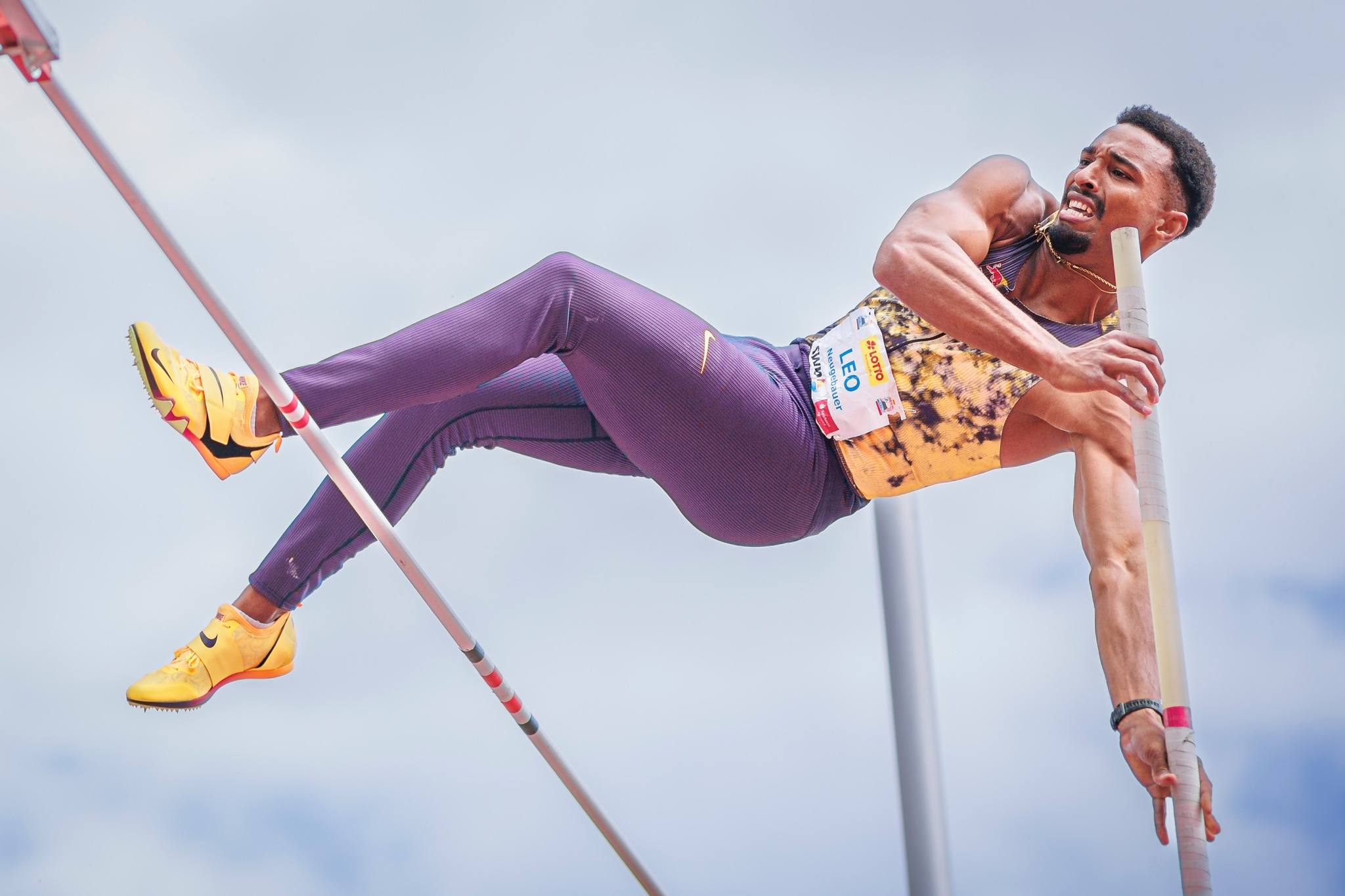 🔴⚪ Team 1893 mit starkem Wochenende auf vielen Bühnen!
Unsere VfB-Leichtathleten waren deutschlandweit erfolgreich unterwegs – von Para-Weltklasse über Deutsche Meistertitel bis internationale Meetings.
Für Leo Neugebauer war das Deichmeeting in Neuwied vor allem ein erster Formtest der Freiluftsaison. Nach einem schwierigen Einstieg im Stabhochsprung stand am Ende Platz 2 im Vierkampf. Der Fokus liegt klar auf dem weiteren Aufbau Richtung Götzis. 💪

Niko Kappel, Lara Baars und Yannis Fischer gehören aktuell zur Weltspitze im Para-Kugelstoßen. Alina Kenzel überzeugt in Halle mit starken 17,68 m. Auch unsere Diskuswerferinnen zeigten starke Leistungen beim Wurfmeeting in Magdeburg: Chantal Rimke und Anna-Maria Weber sammelten wichtige Wettkampfmeters gegen starke nationale Konkurrenz.

Bera Wierhake und Rasa Fuchs feiern gleich drei Deutsche Meistertitel im Transplantiertensport.

Alle Ergebnisse und die komplette Übersicht findet ihr jetzt auf unserer Homepage 👇

#VfBStuttgart #Leichtathletik #Team1893 #LeoNeugebauer #ParaLeichtathletik