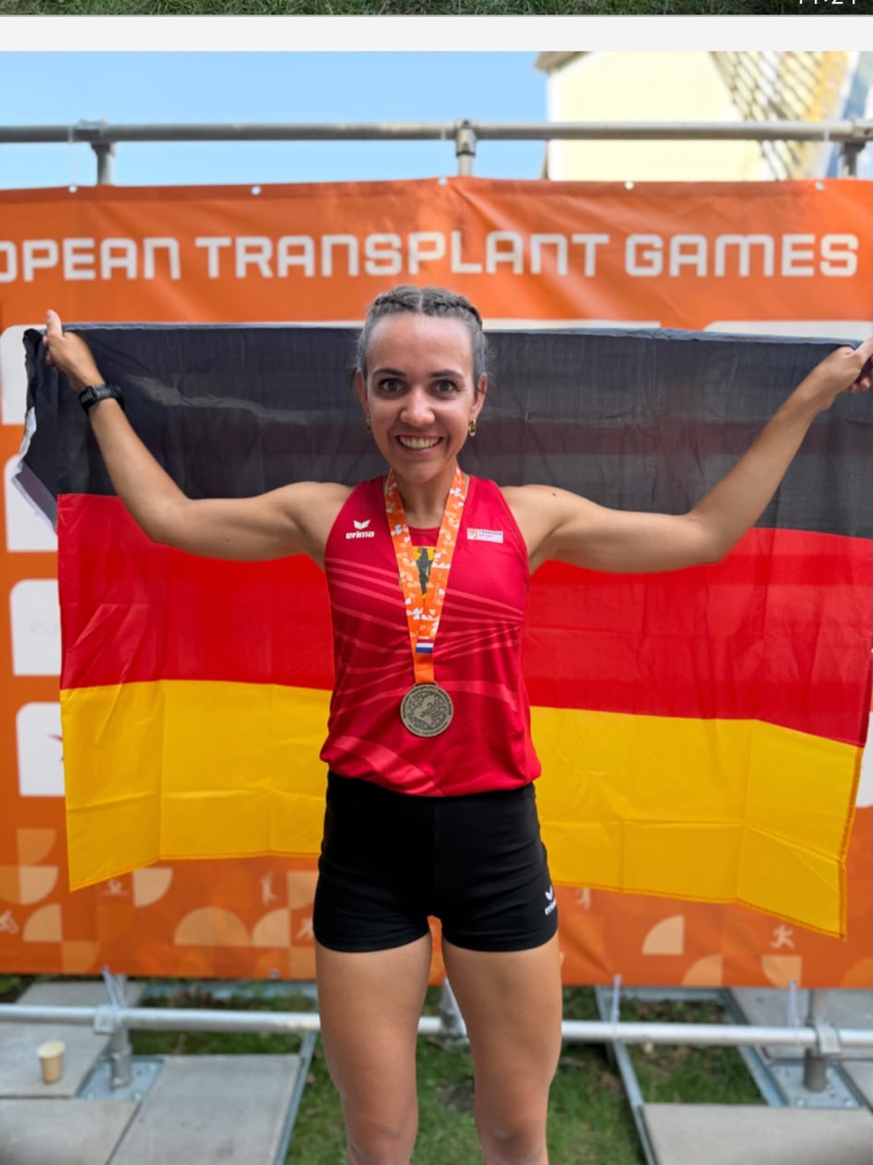 Großartige Nachrichten von den European Transplant Games!
Beim heutigen 5000-Meter-Lauf hat unsere Bera den 1. Platz erreicht und die Goldmedaille für Deutschland gewonnen.

👏 Mit ihrem Einsatz, ihrer Disziplin und ihrem Kampfgeist hat sie sich diesen Sieg mehr als verdient.